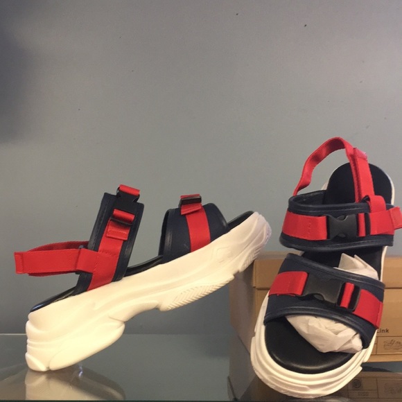 NIB SUPER Chunky Trendy Fashion Sneaker Sandals: Size 5 - Picture 1 of 4